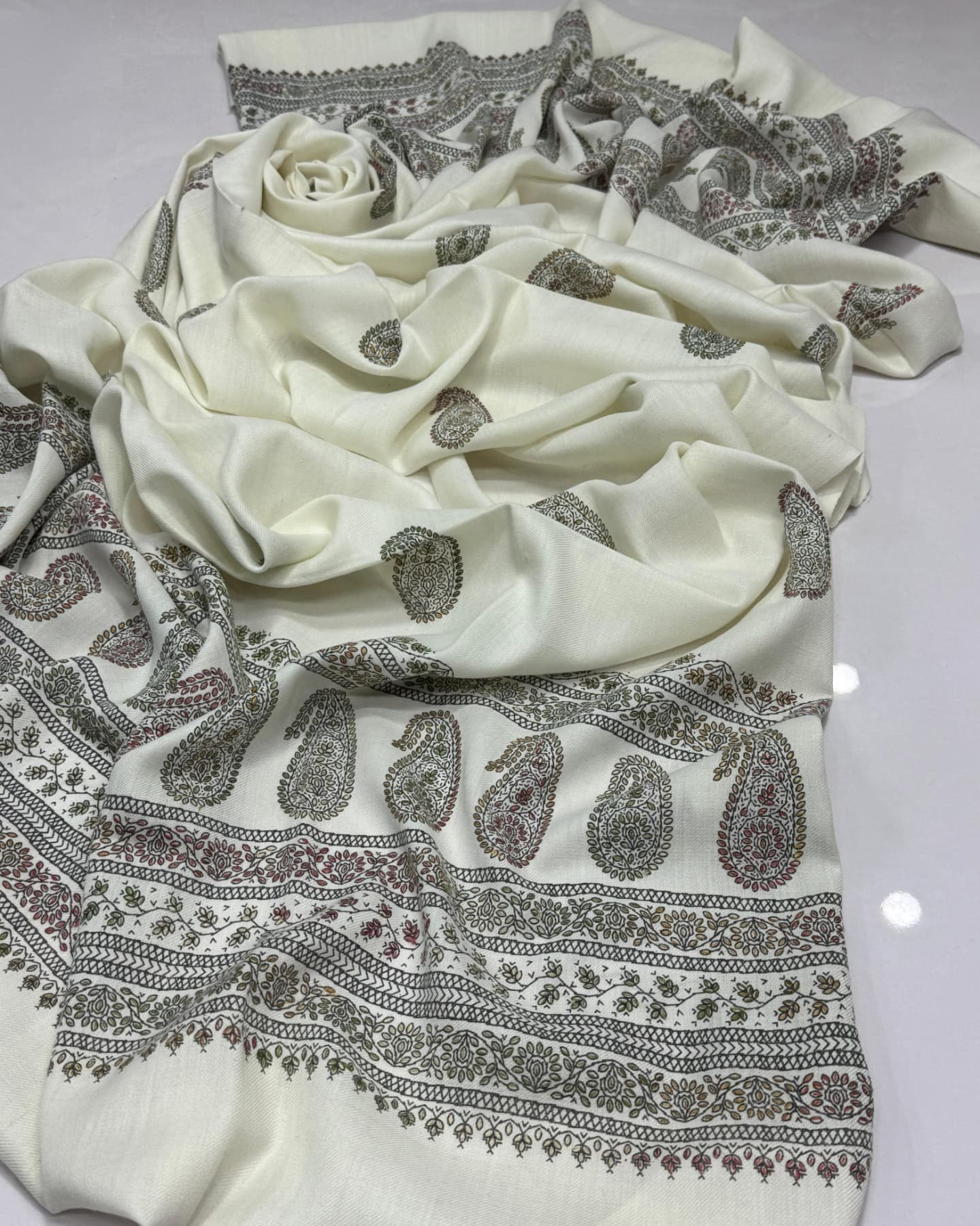 elegant handcrafted pashmina shawl – kashmiri embroidery with block print, 2.5 yard length, premium quality elegant handcrafted pashmina shawl – kashmiri embroidery with block print, 2.5 yard length, premium quality